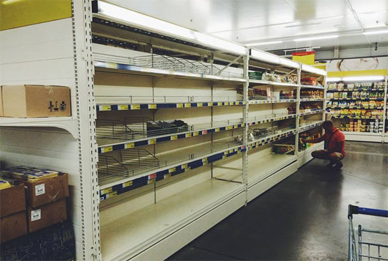 Росія: пусті полки в супермаркеті